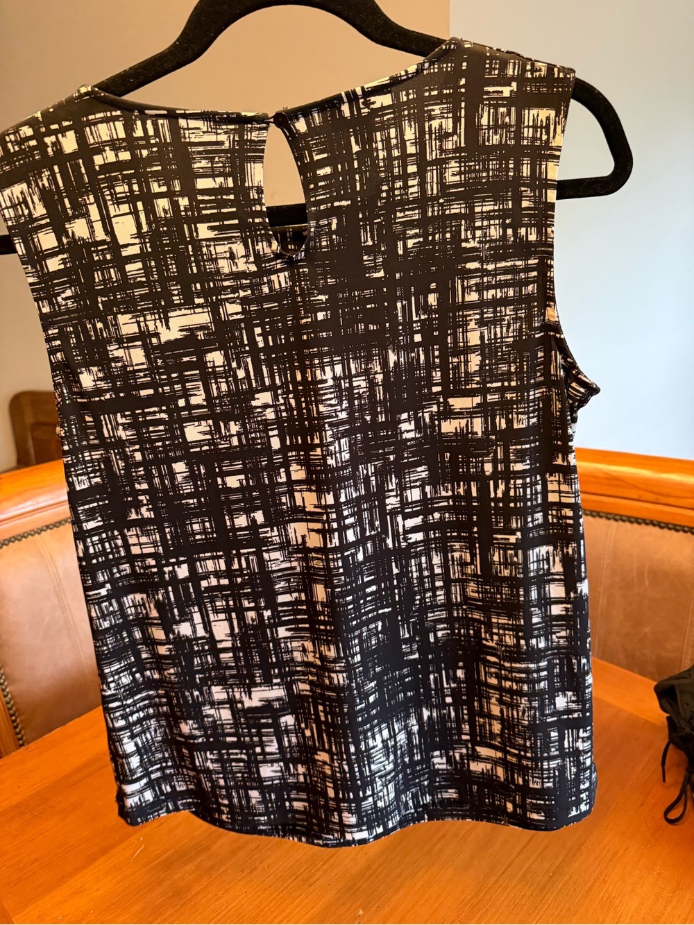 Jones New York Black and White Abstract Print Shell - Picture 3 of 9